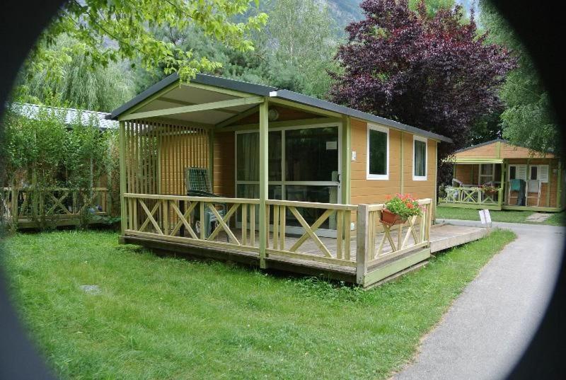 Отель Camping Le Colporteur Ле-Бур-д'Уазан Экстерьер фото