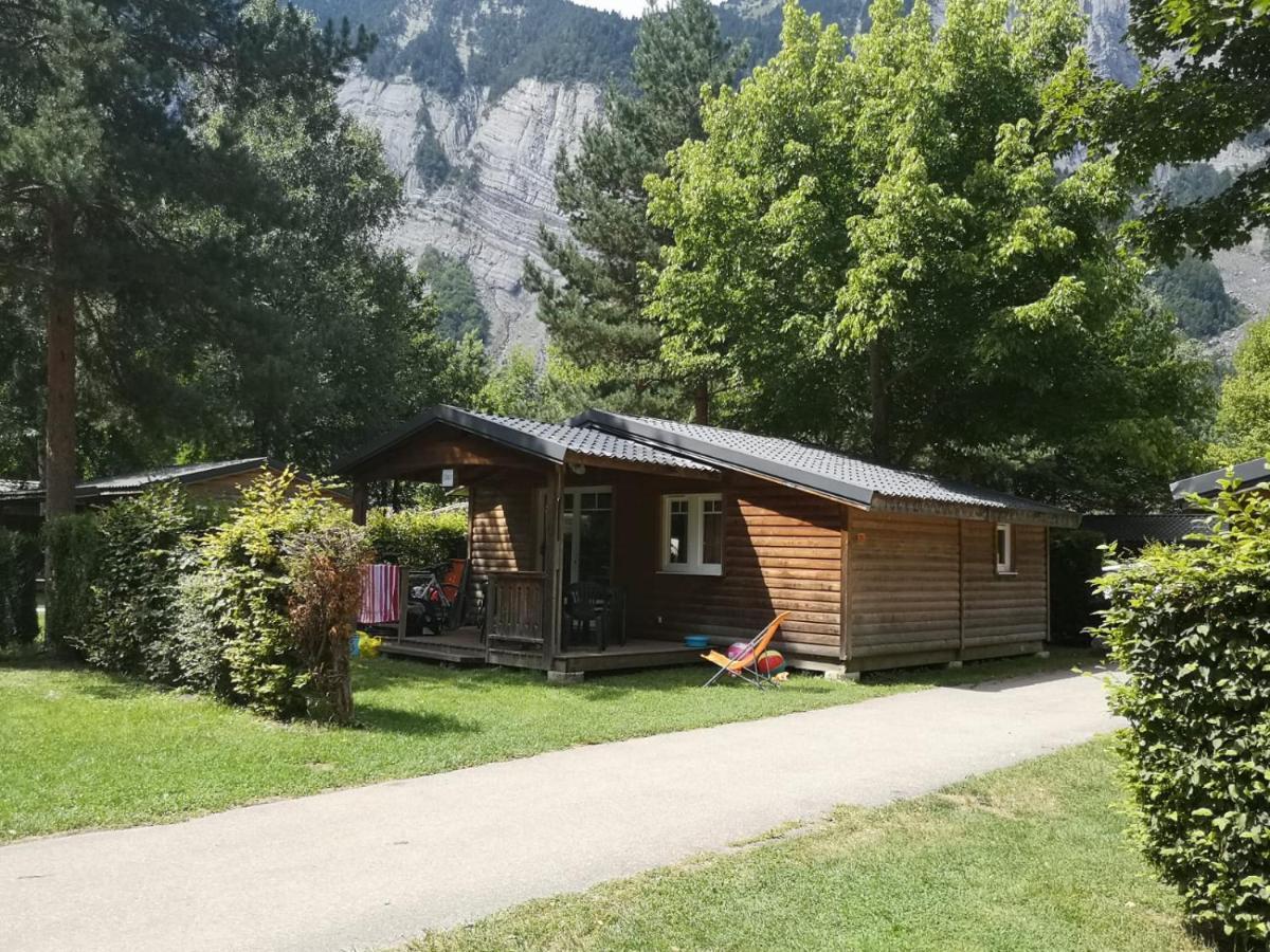 Отель Camping Le Colporteur Ле-Бур-д'Уазан Экстерьер фото