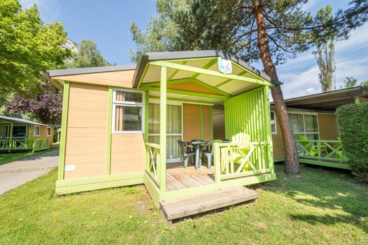 Отель Camping Le Colporteur Ле-Бур-д'Уазан Экстерьер фото