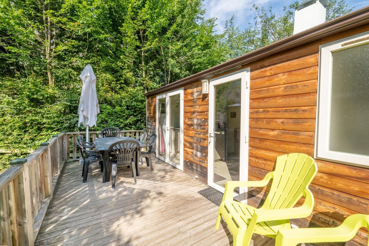 Отель Camping Le Colporteur Ле-Бур-д'Уазан Экстерьер фото