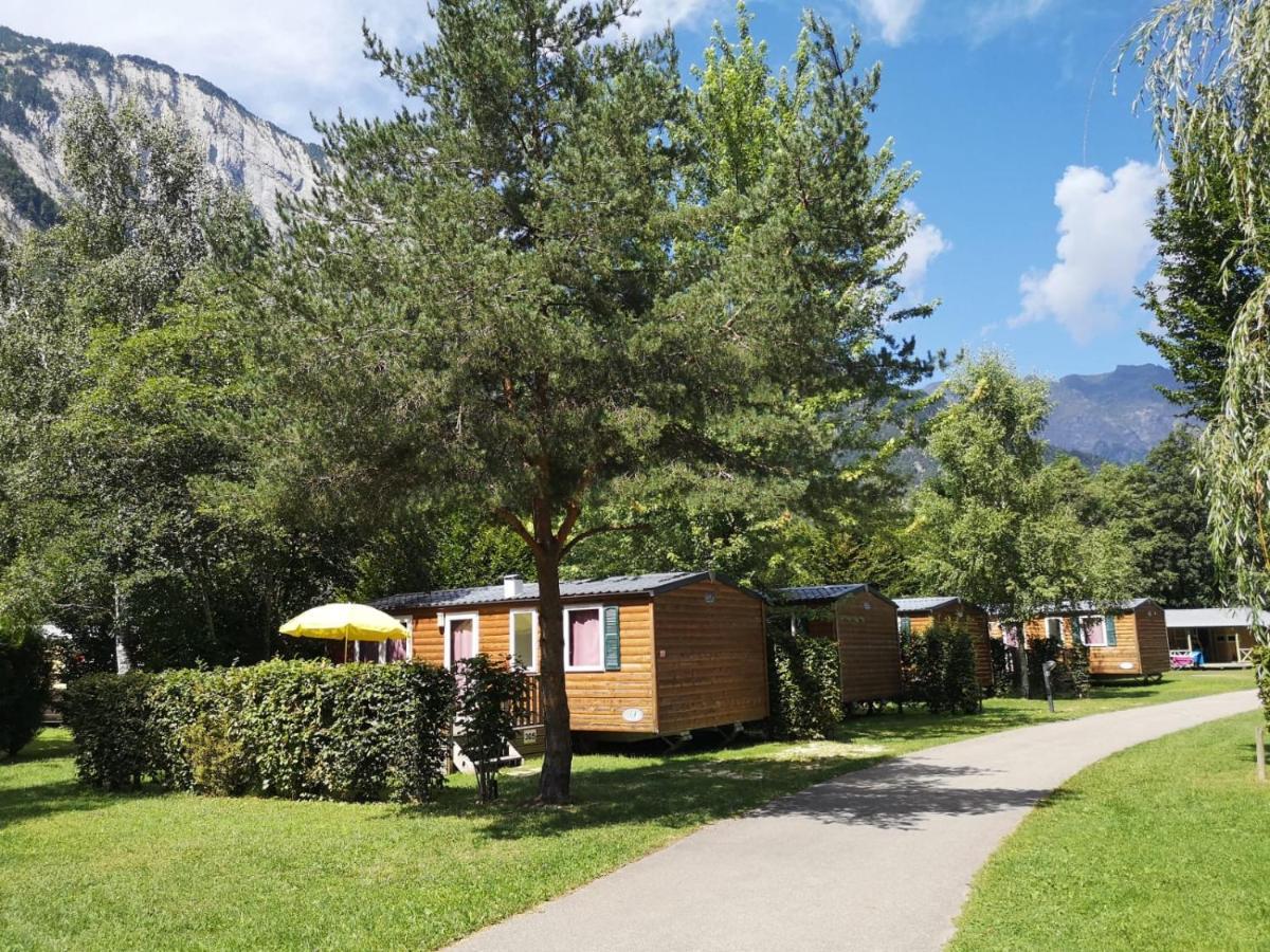 Отель Camping Le Colporteur Ле-Бур-д'Уазан Экстерьер фото