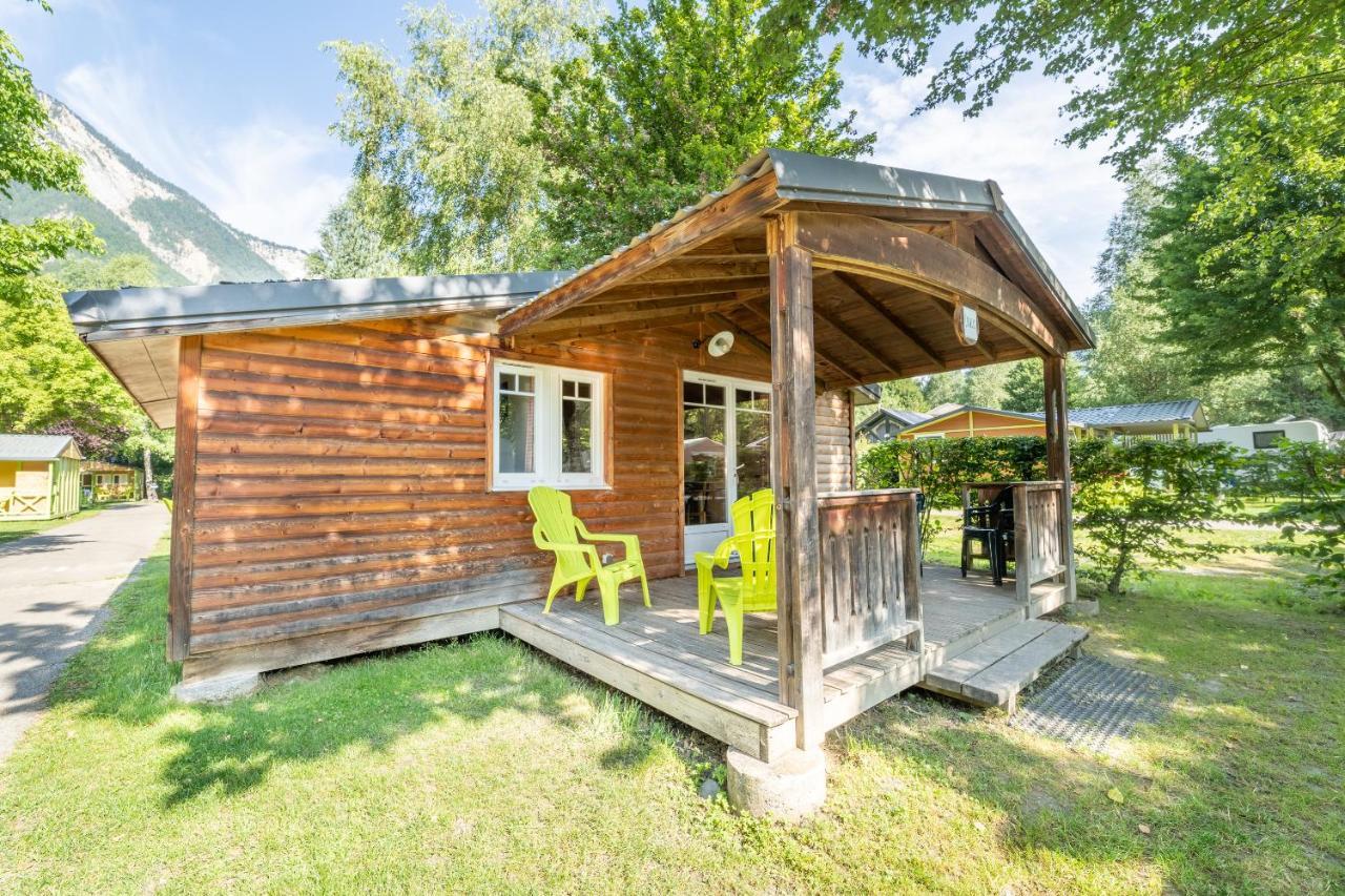 Отель Camping Le Colporteur Ле-Бур-д'Уазан Экстерьер фото