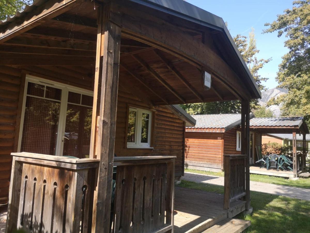 Отель Camping Le Colporteur Ле-Бур-д'Уазан Экстерьер фото