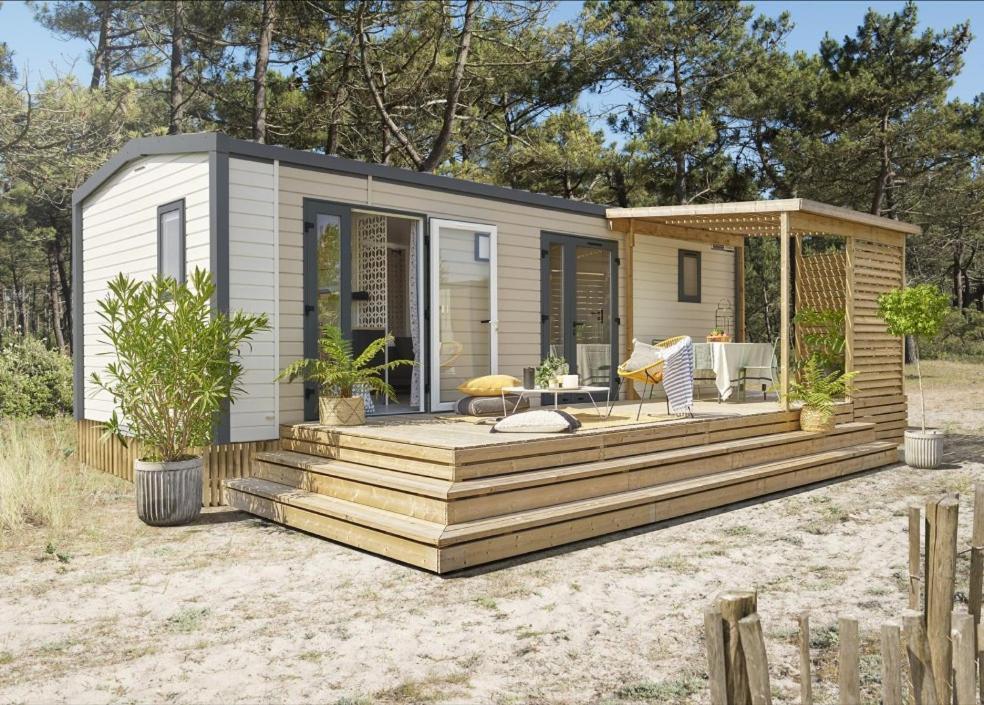 Отель Camping Le Colporteur Ле-Бур-д'Уазан Экстерьер фото