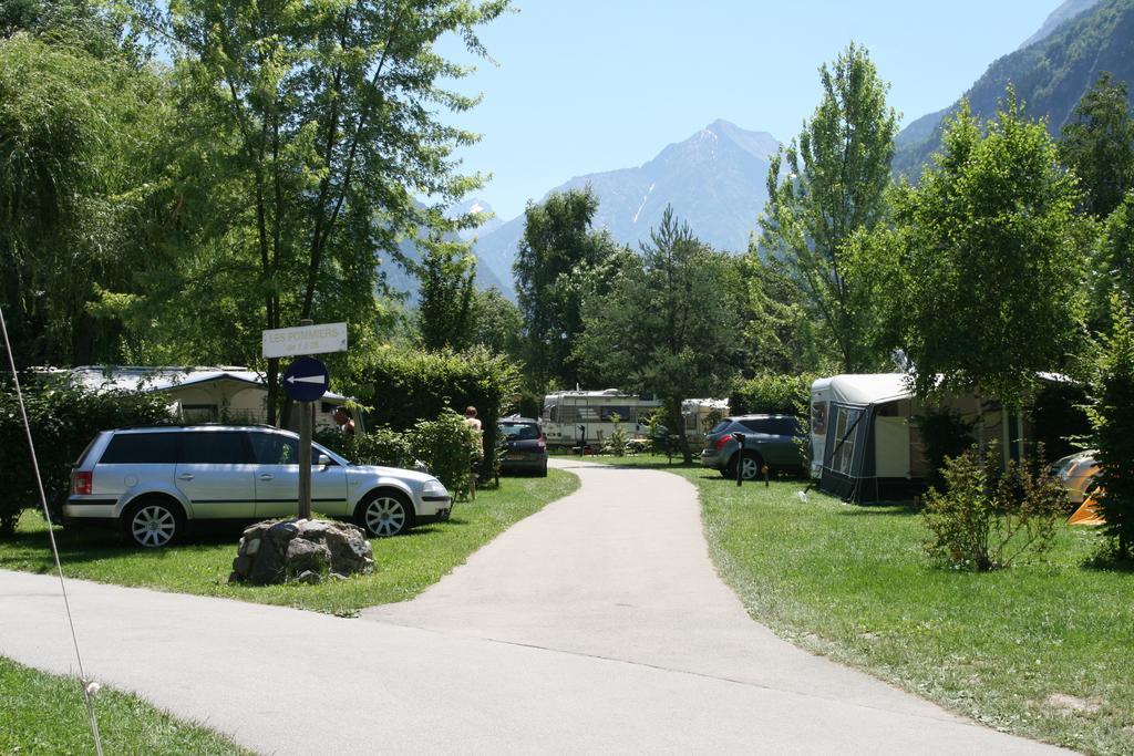 Отель Camping Le Colporteur Ле-Бур-д'Уазан Экстерьер фото