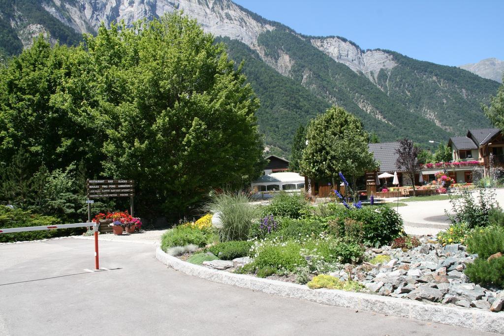 Отель Camping Le Colporteur Ле-Бур-д'Уазан Экстерьер фото
